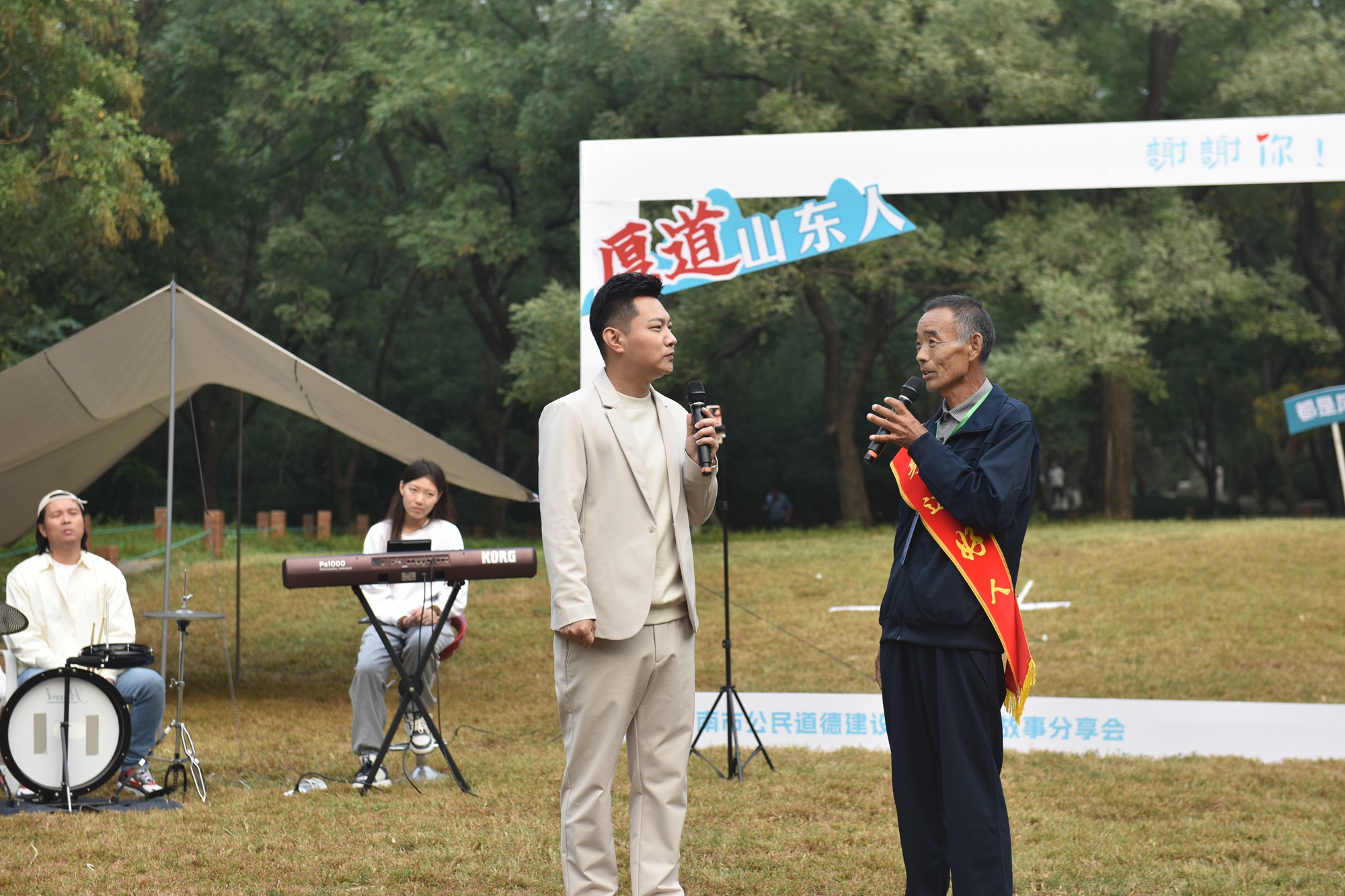 活动中,刘梅、孙景莉、张传林、石亚瑄四位“身边好人”现场聆听了自己的故事。他们表示,通过此次活动,深刻感受到了全社会对自己的关爱与尊重,在今后的日子里,将会继续努力,用实际行动回报社会,让爱传递,让美好发生。