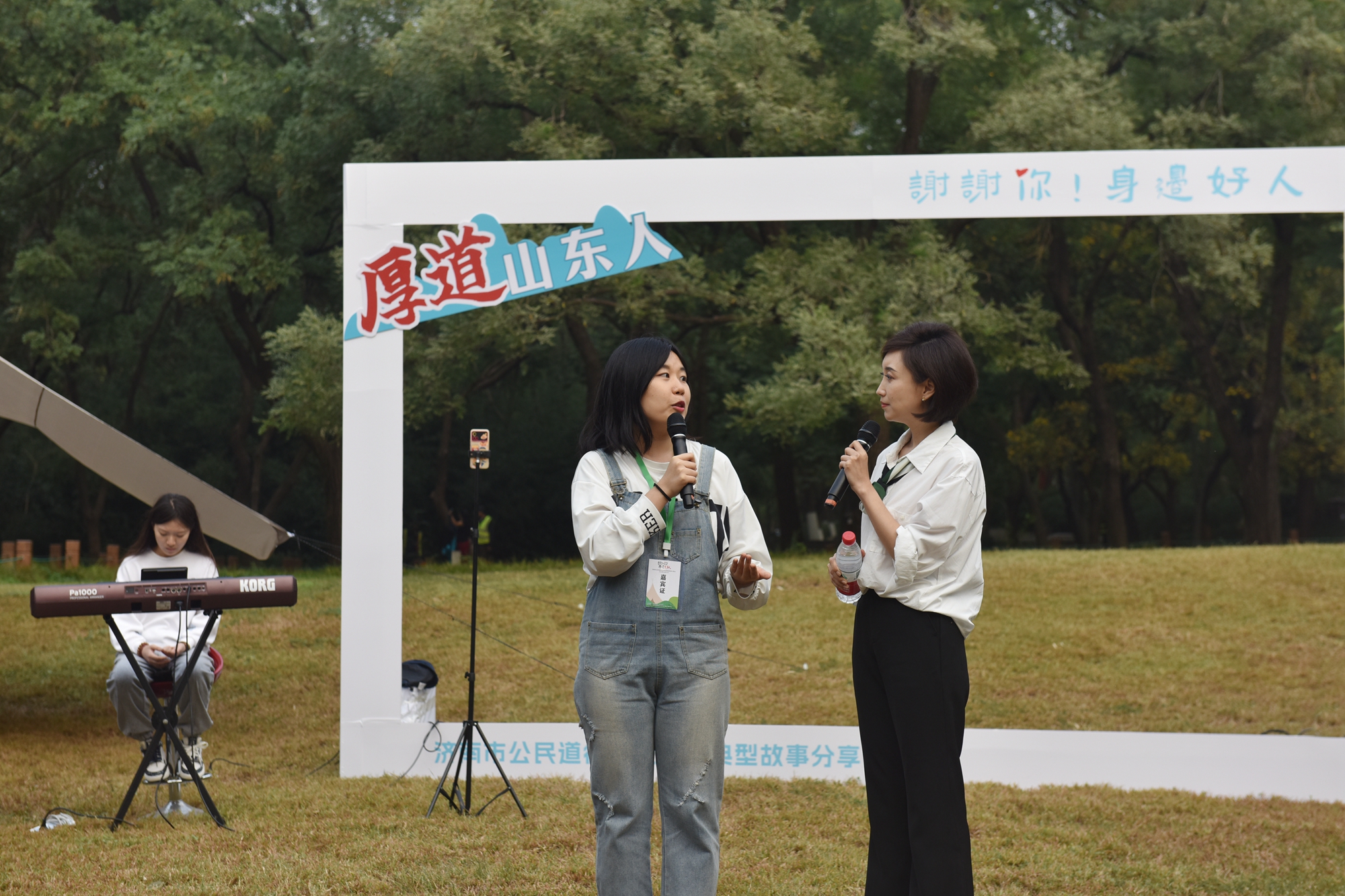 “谢谢你!身边好人”济南市公民道德建设先进典型故事分享会,旨在讲好“身边好人”的感人故事,让好人故事广为传颂,让身边榜样可敬可学,充分激励人们崇德向善、见贤思齐,在全社会营造崇尚、学习、关爱“身边好人”的浓厚氛围,从而让好人精神引领城市风尚,进一步擦亮“厚道山东人”金招牌。