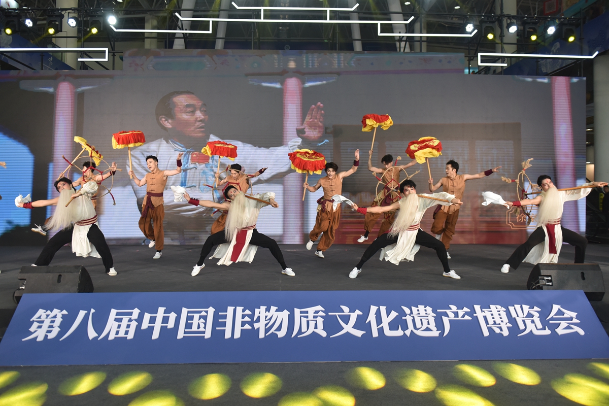 本届博览会突出“人民的非遗 文化的瑰宝 ”“传承华夏文明 绽放迷人光彩”“融入现代生活 创造美好未来”的理念, 以“非遗·非常美”为思路,以“保护传承 守正创新”为主题,将全面展现我国加入《保护非物质文化遗产公约》20年来非遗保护成果。